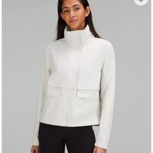 Lululemon cropped Always Effortless Jacket in color Bone (white) size 4